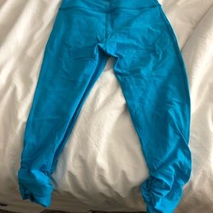 Cropped cinched leggings